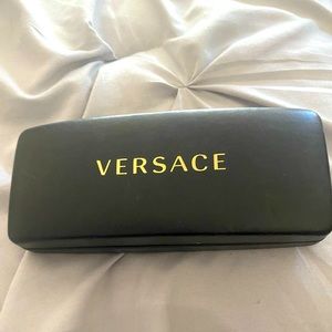 EUC!! VERSACE Sun glass case 💕💜😎